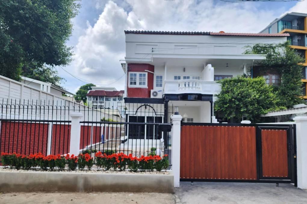 Vila Boxsoon Nimman 2 # 4Beds 3Baths Čiang Mai Exteriér fotografie