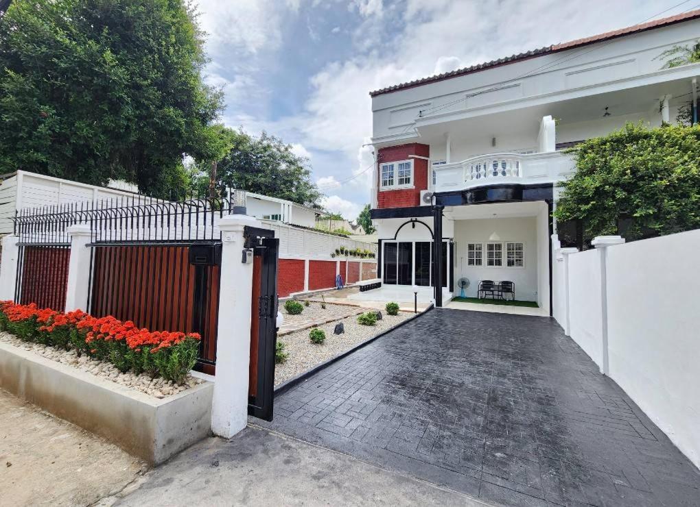 Vila Boxsoon Nimman 2 # 4Beds 3Baths Čiang Mai Exteriér fotografie